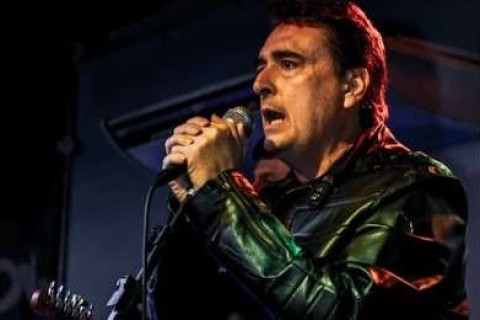Alex Metzzher prepara “For All”, álbum que explora diferentes caminhos dentro do rock