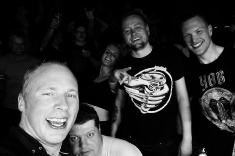 O desejo da meia-noite se torna perigoso em "Last Night" do Sugarcane Hangover.